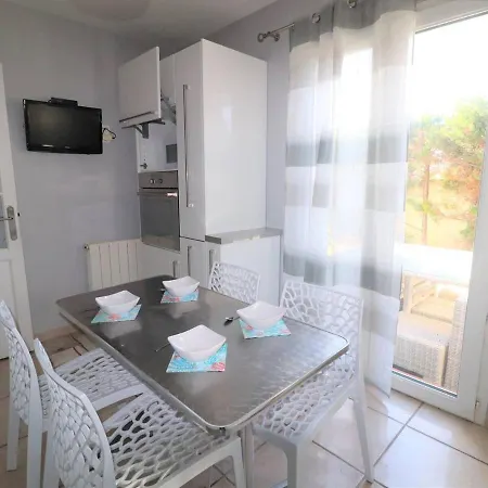 Villa 3 Etoiles Avec Piscine Privee, 500m De La Plage, 4 Pour 6-8 Pers. Au Grau-du-roi - Fr-1-307-157