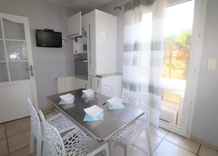 Вилла 3 Etoiles Avec Piscine Privee, 500m De La Plage, 4 Pour 6-8 Pers. Au Grau-du-roi - Fr-1-307-157