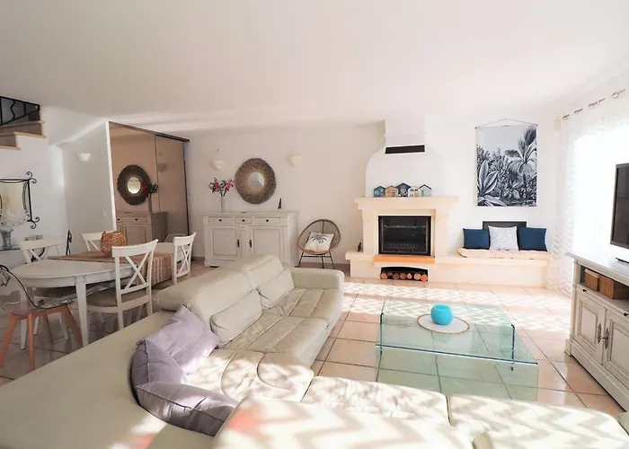 Вилла 3 Etoiles Avec Piscine Privee, 500m De La Plage, 4 Pour 6-8 Pers. Au Grau-du-roi - Fr-1-307-157 *